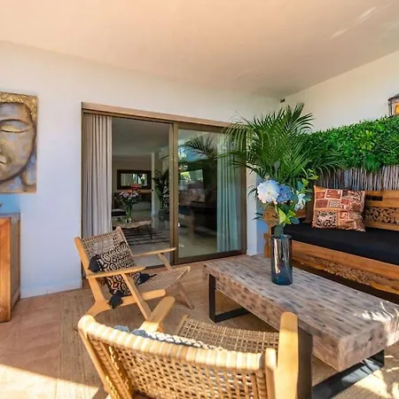Beachfront Apartment *